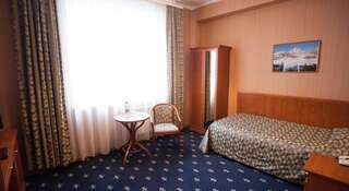 Гостиница Монблан Чита Двухместный номер с 2 спальнями с 2 отдельными кроватями-2