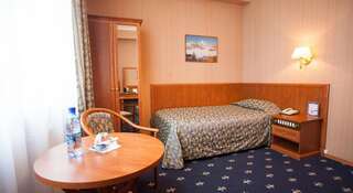 Гостиница Монблан Чита Двухместный номер с 2 спальнями с 2 отдельными кроватями-3